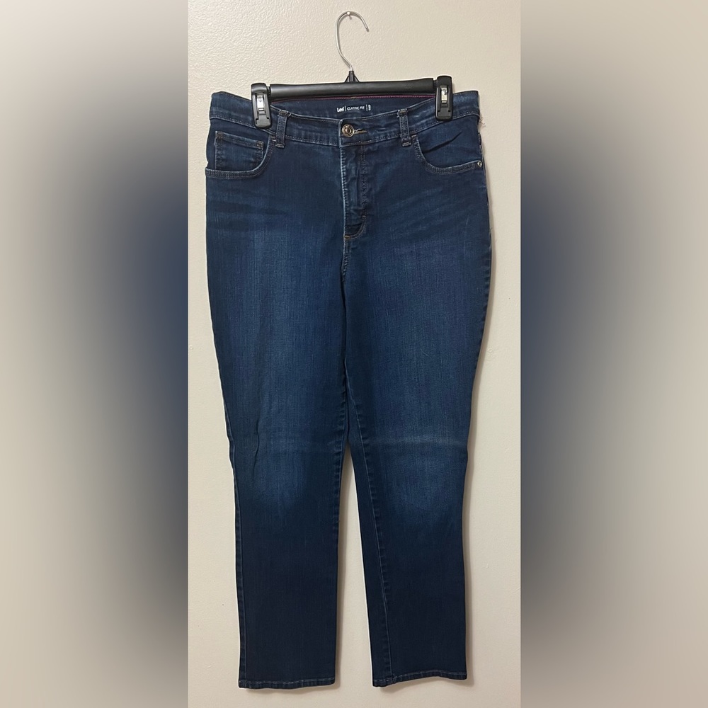Lee women’s Classic Fit Jeans. Size 12 blue